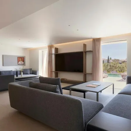 -votsalakia- Brand New Seaside 5bdr Lavender Vila *