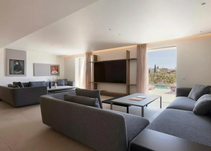 -votsalakia- Brand New Seaside 5bdr Lavender Vila *